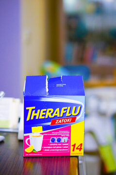 Open box of Theraflu Zatoki medicine