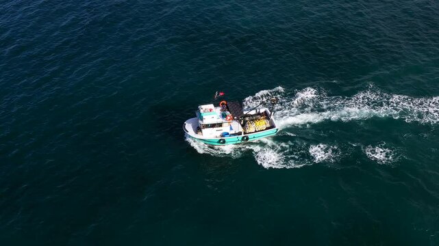 Footage of amateur fishermen fishing with their boats.