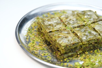 Turkish Indulgence: Crispy Pistachio Baklava Perfection
