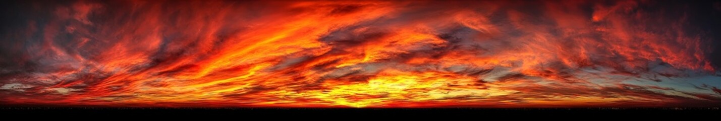 Fototapeta premium An expansive vista capturing the dramatic hues of a sunset.