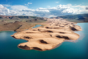 Gobi Desert and Lakes in Central Mongolia © Lukas
