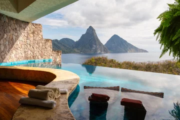 Luxury Swimming Pool with View of the Ocean © Lukas