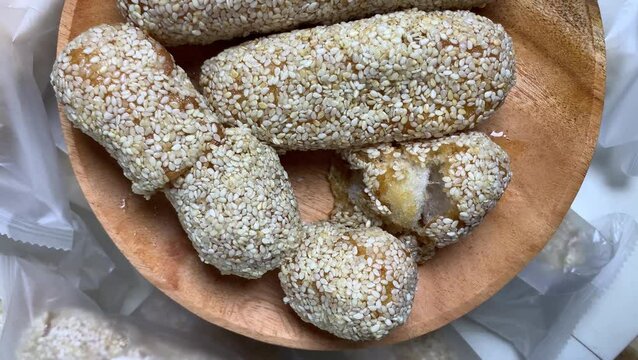 Manco Wijen or sesame cake is a traditional Indonesian food, feels crunchy but also sweet. very tasty and addictive. food that many people like.
