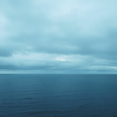 Obraz premium View of calm sea against cloudy sky
