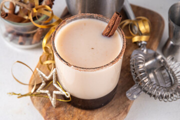 Gingerbread white russian Christmas cocktail with sweet gingerbread syrup, coffee liqueur, spices and sweet cream, in whiskey glass