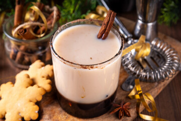 Gingerbread white russian Christmas cocktail with sweet gingerbread syrup, coffee liqueur, spices and sweet cream, in whiskey glass