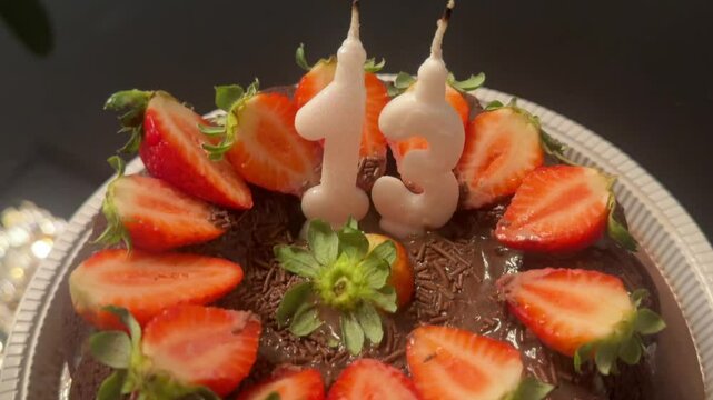 bolo de aniversario com numero 13