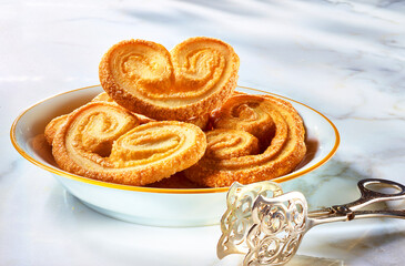 Kekse mit Gebaeckzange, Schweineohren, Gebaeck, Kuchen, 