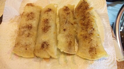 Fregnacce di pastella con zucchero e cannella