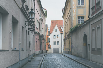 Obraz premium Narrow alleyway in historic old town Augsburg Bavaria Germany