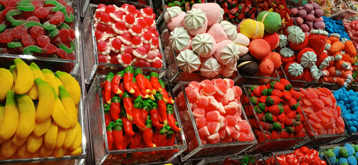 caramelle colorate, dolciumi, gomme e orsetti colorati di zucchero, colored candies, sweets, gum and colored sugar bears