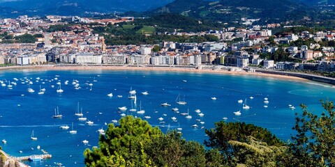 Obraz premium San Sebastian Spain - august 23, 2024. La Concha Bay.