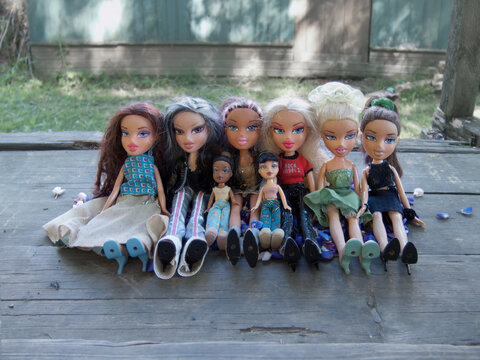 Collection of Bratz Dolls