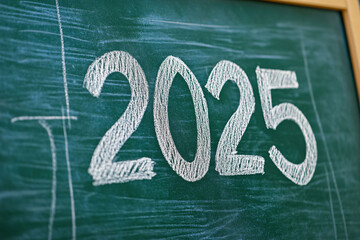 2025 written with white chalk on a blackboard