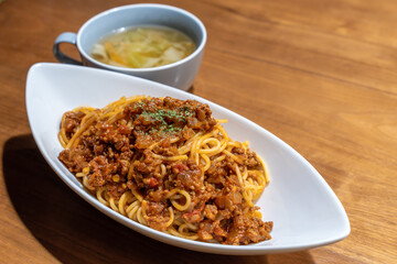 ミートスパゲティとスープ