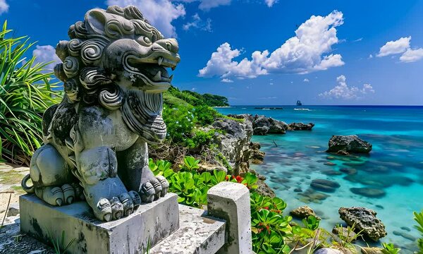 沖縄のシーサー像と青い海