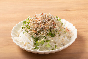 ちりめんじゃこ　大根サラダ