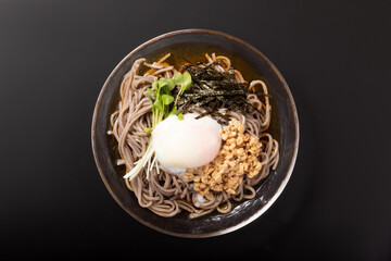 温玉　納豆　冷やし蕎麦