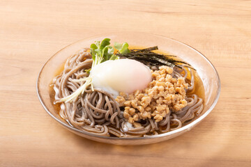 温玉　納豆　冷やし蕎麦