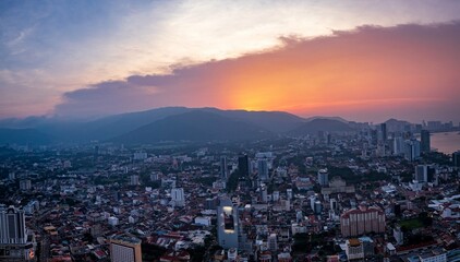 Obraz premium Penang City Skyline at Sunset from Above