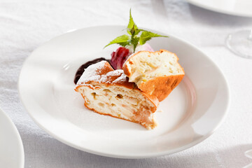 apple cake with ice cream