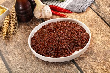 Red raw dry rice gor cooking