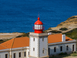 Faro de Cabo Sardão en Ponta do Cavaleiro en el pueblo de Odemira, parroquia de São Teotónio,...