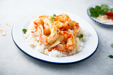 Shrimps with coconut rice and pepper