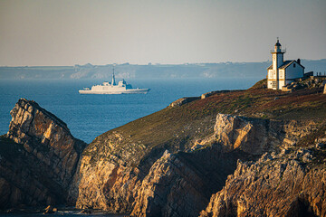 F, Bretagne, Finistère, Einfahrt zur Rade von Brest, mit der Pointe de Toulinguet und einer...