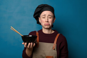blonde young pretty chef woman with a ramen bowl
