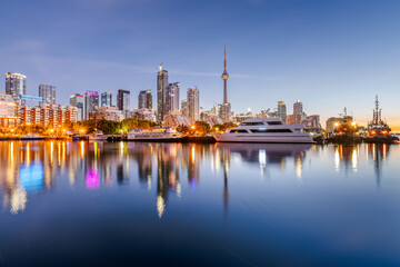 Obraz premium Toronto, Ontario, Canada Skyline at Dawn
