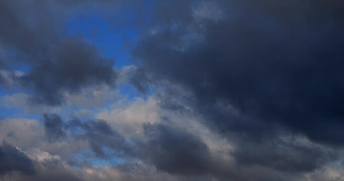 Gray clouds are flying quickly across the sky. Deterioration of weather conditions.