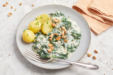 Spinach in a Cream Sauce