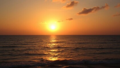 Obraz premium sunset over the ocean with a small wave coming in