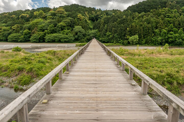 木道　Old wooden bridge with perspective