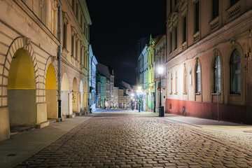 Stare miasto w Cieszynie na Śląsku w Polsce, nocą w okresie Świąt Bożego Narodzenia © Franciszek