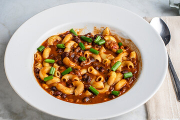 chili macaroni top with  scallions