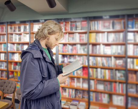 bookstore,
buying a book in a store