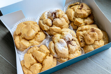 Six Pieces Choux Cream