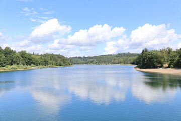 Blick auf die Sorpetalsperre bei Amecke im Sauerland	
