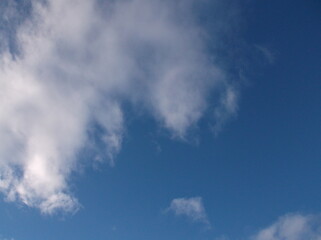 Fototapeta premium Beautiful white puffy clouds in a deep blue sky.