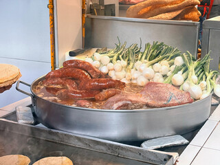 chorizo, longaniza, suadero y cebollitas taquería mexicana