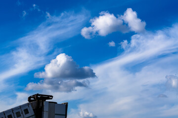 波止場と青い空と雲20241201