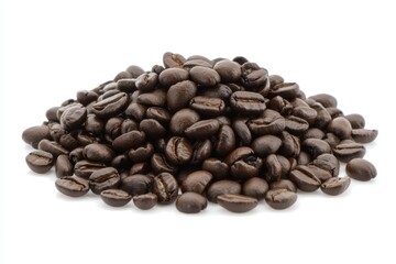 Obraz premium Freshly Roasted Coffee Beans Piled on a White Background for Gourmet Coffee and Artisan Roasting, Perfect for Beverage Advertising and Culinary Arts
