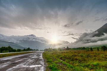 Vestnes es un municipio de la provincia de M&oslash;re og Romsdal en la regi&oacute;n de Vestlandet, Noruega. Se encuentra ubicado en la parte noroccidental del sur del pa&iacute;s.