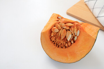 カットしたカボチャ