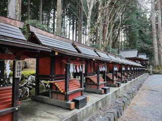 三峯神社　夕暮れの摂末社