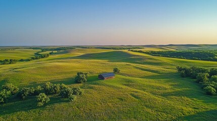 Obraz premium A large field with a small house in the middle