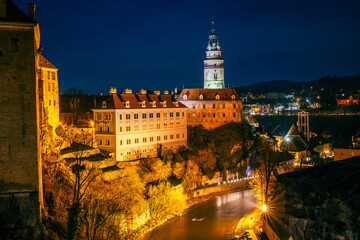 Naklejka premium Schöne Stadt Krumau an der Moldau in der Nacht Tschechien