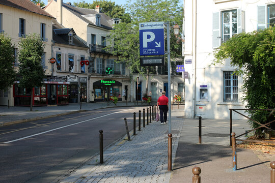 Mantes la Jolie - Avenue de la R&eacute;publique